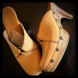 Cole Hana women’s tan leather 4” Kenna Clog Size 8